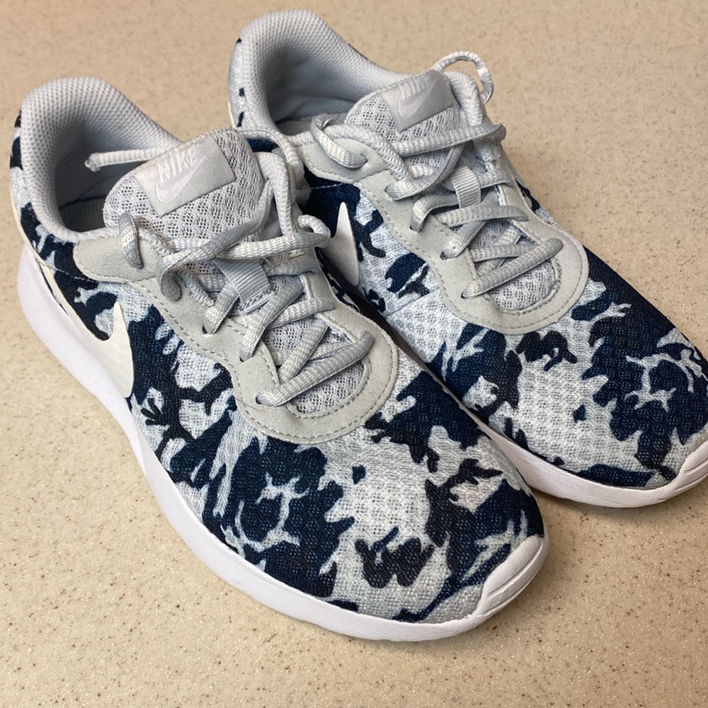 Nike Tanjun